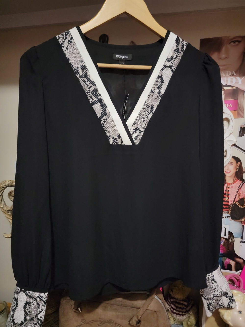 NWT Black Snakeskin V Neck Express Blouse Size XS